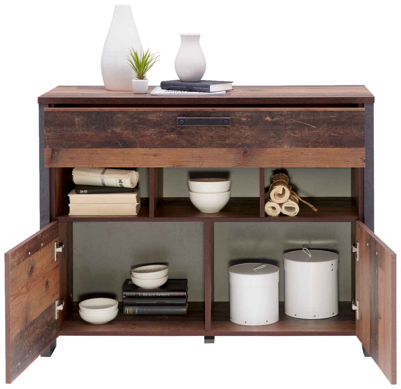 Kommode aus Holz mit geöffneter Tür, zeigt Innenfächer mit Büchern, Schalen und Dosen, dekoriert mit Vasen und Pflanze auf der Oberseite, frontale Perspektive