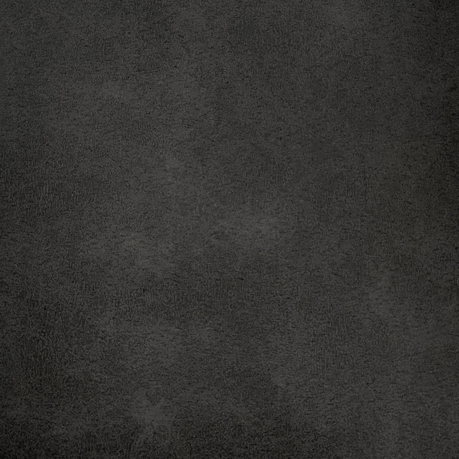 Dunkelgraue, samtige Stoff- oder Teppichoberfläche mit feiner Struktur, aufgenommen als Nahaufnahme von oben (Draufsicht).