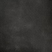 Dunkelgraue, samtige Stoff- oder Teppichoberfläche mit feiner Struktur, aufgenommen als Nahaufnahme von oben (Draufsicht).