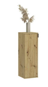 Holzkommode mit natürlicher Maserung, darauf eine Vase mit dekorativen Zweigen, seitliche Perspektive