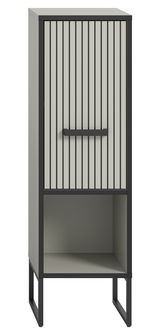 Moderner Standschrank mit vertikalen Streifen auf der Tür, grauer Korpus und schwarzer Rahmen, frontale Ansicht.