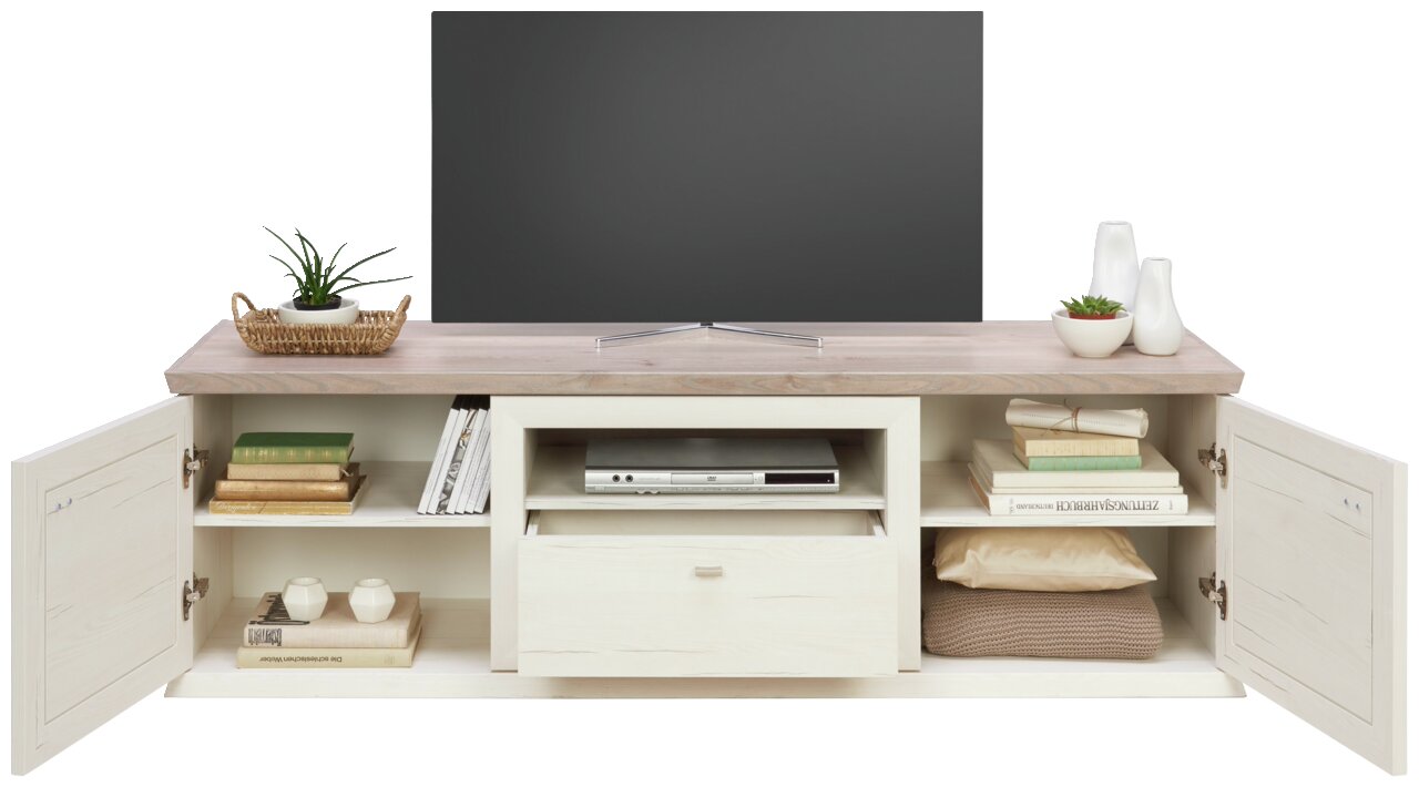 Frontale Ansicht eines TV-Lowboards der Serie Camron/Benton mit offenem Stauraum, dekoriert mit Büchern, Pflanzen und Vasen.