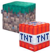 Zwei Minecraft Sitzwürfel/Hocker im Pixel-Design (Grasblock und TNT-Block) vor weißem Hintergrund, Perspektive: leicht von vorne oben (3/4-Ansicht).