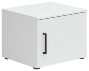 Weißer Aufsatzschrank mit schwarzem Griff, perspektivisch von vorne links gesehen.