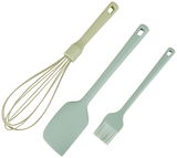 Dreiteiliges Küchenhelferset bestehend aus einem Schneebesen, einem Spatel und einem Pinsel in Pastellfarben, von oben betrachtet.