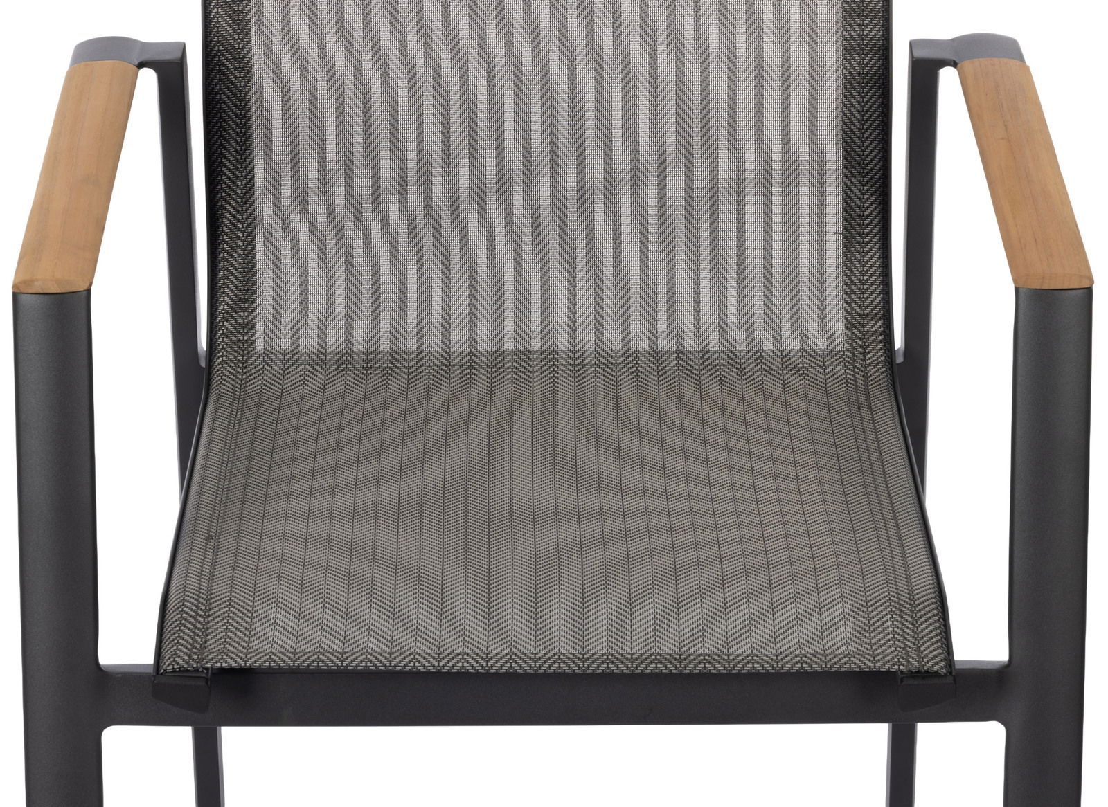 Vorderansicht eines Stapelstuhls mit schwarzem Metallrahmen und Armlehnen aus Holz.