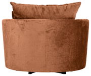 Rückansicht eines Sessels in warmem Braunton mit weichem Stoffbezug und einem großen Rückenkissen.