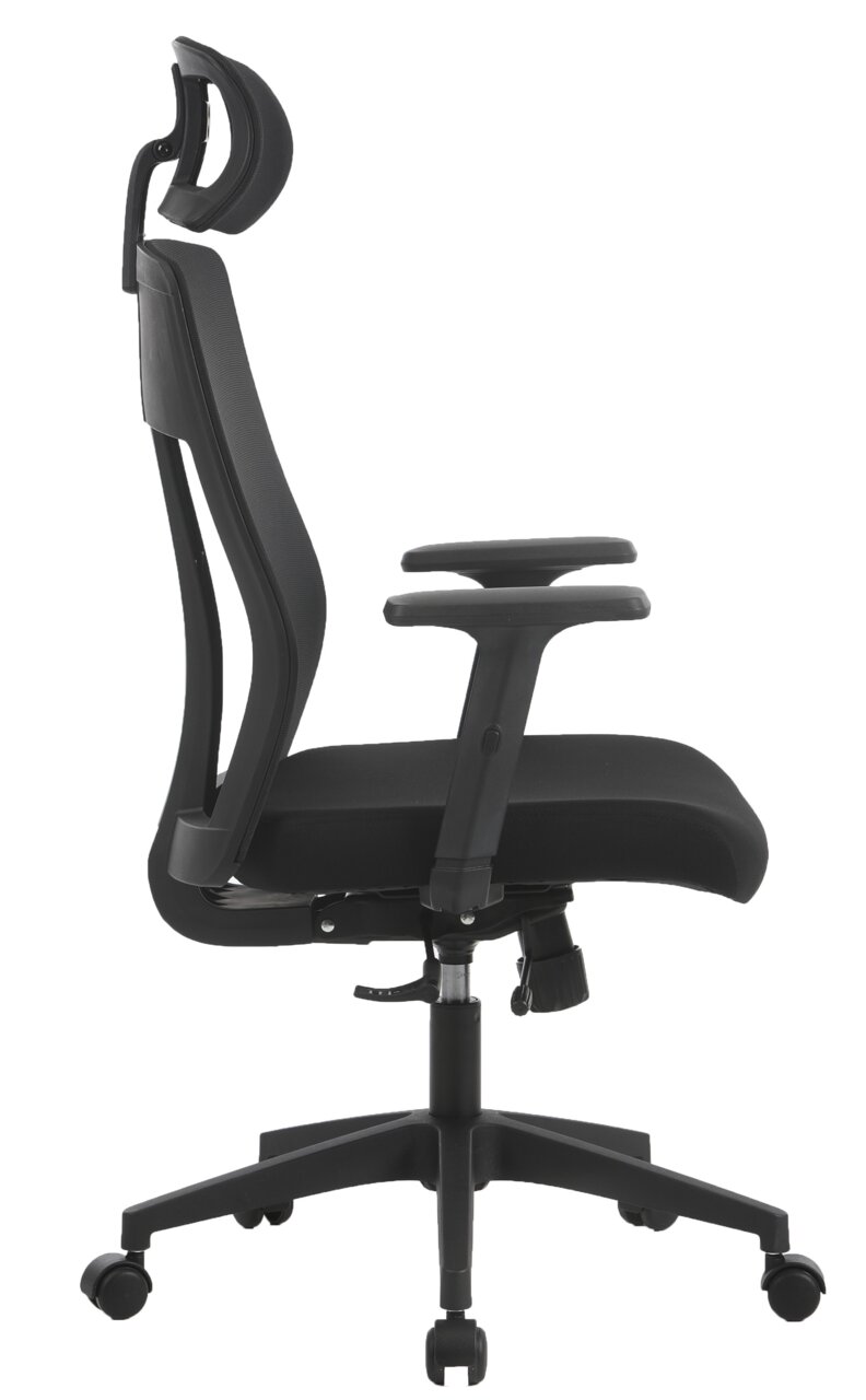 Seitliche Ansicht eines schwarzen Drehstuhls mit Kopfstütze und Armlehnen.