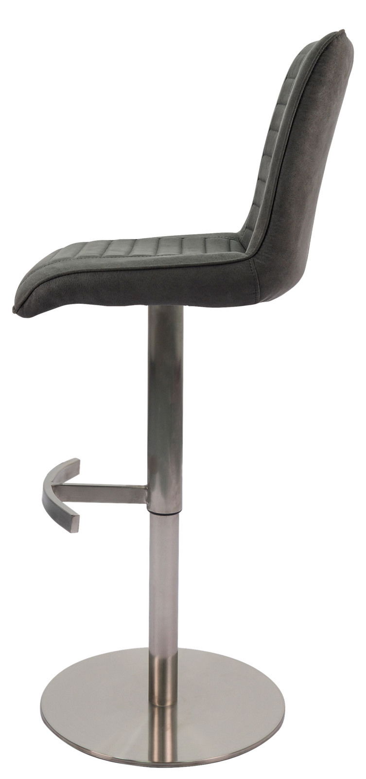 Moderner Barstuhl in Seitenansicht mit gepolstertem Sitz und Rückenlehne in dunklem Stoff, verchromtem Standfuß und Fußstütze.
