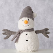 Türstopper in Form eines Schneemanns mit grauer Mütze und Schal, frontal fotografiert.