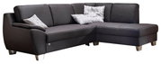 Ecksofa in dunklem Leder mit drei Rückenkissen und zwei gemusterten Zierkissen, Perspektive von vorne rechts