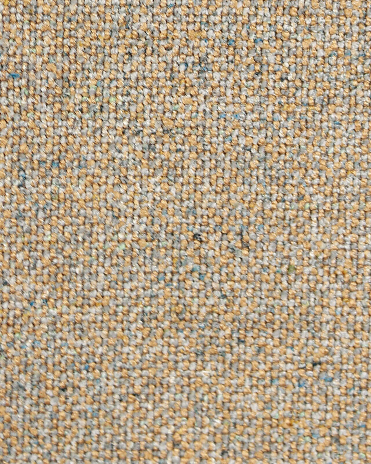 Nahaufnahme eines beige-gemusterten Stoffes, verwendet für einen Stuhlbezug