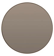 Runder Spiegel mit einem Durchmesser von 116 cm, aus Glas, frontal fotografiert.