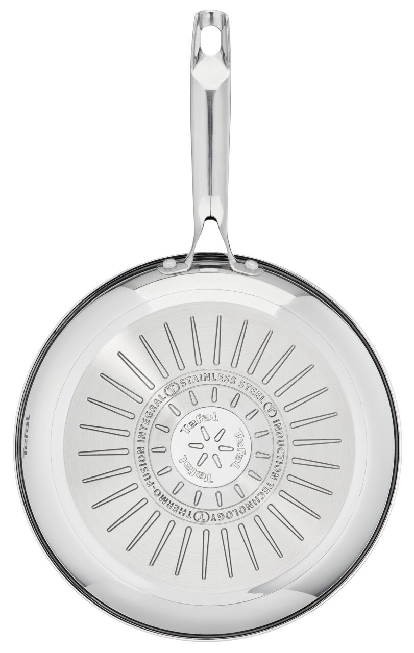 Pfanne aus Edelstahl von oben mit sichtbarem Bodenmuster und Griff.