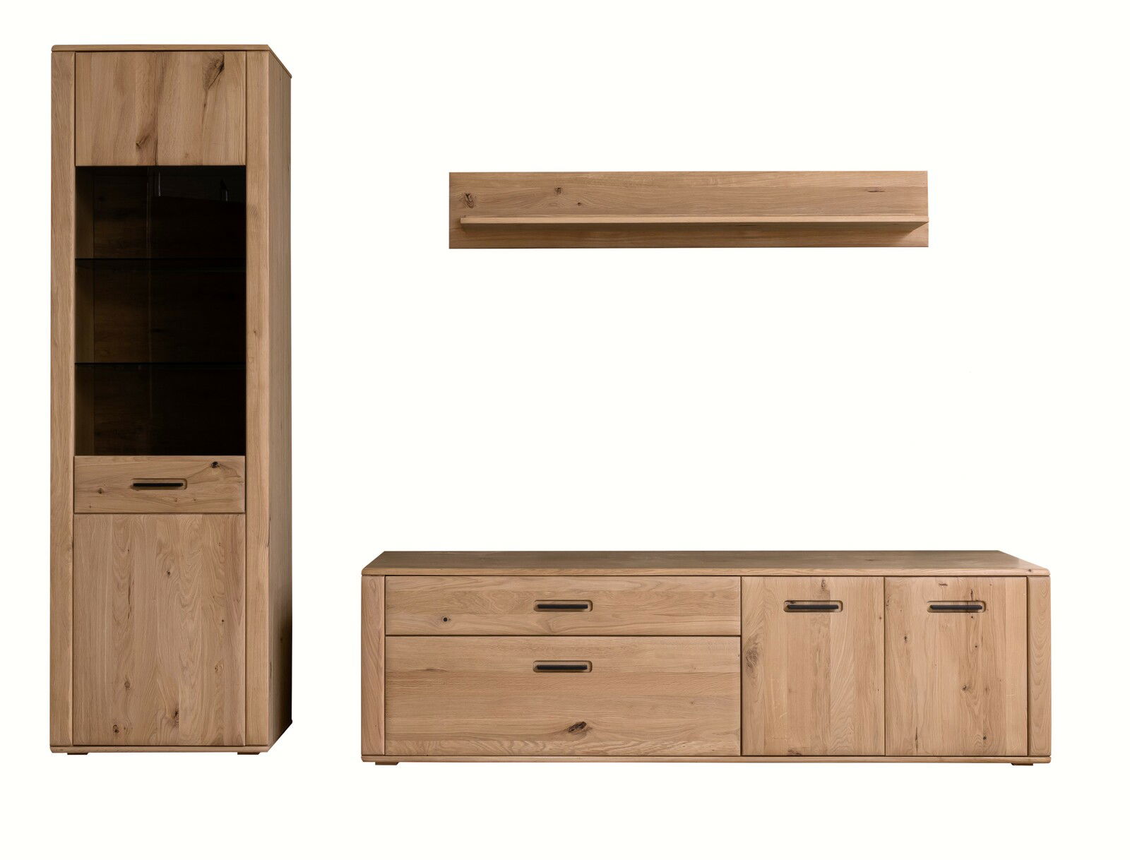 Frontale Ansicht der Cantus Wandkombination ASINARA aus Holz mit einem hohen Schrank, einem niedrigen Sideboard und einem Wandregal.