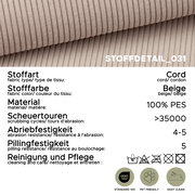 Nahaufnahme in schräger Draufsicht: beiger Cordstoff (100% PES) mit Rippenstruktur; Infografik mit Stoffdetails wie Scheuertouren >35000, Abriebfestigkeit 4–5, Pillingfestigkeit 5 sowie Pflege- und OEKO-TEX/Pet-friendly/Easy-clean-Symbolen.