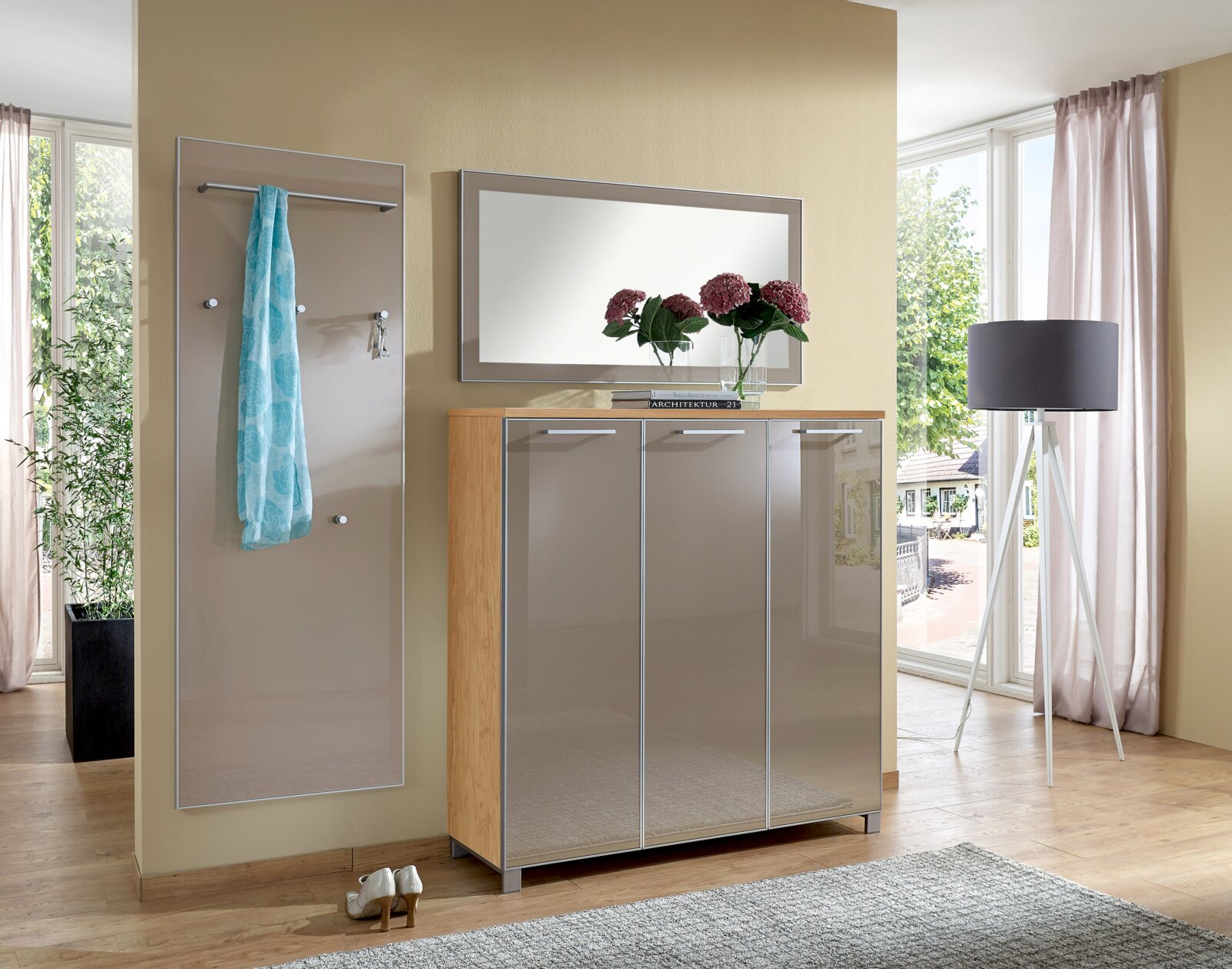 Garderobeset (3-delig) met spiegel, kast en wandpaneel in een modern ontwerp, zijaanzicht