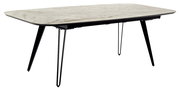 Moderner Esstisch mit rechteckiger, marmorierter Tischplatte und schwarzen Metallbeinen, seitliche Perspektive