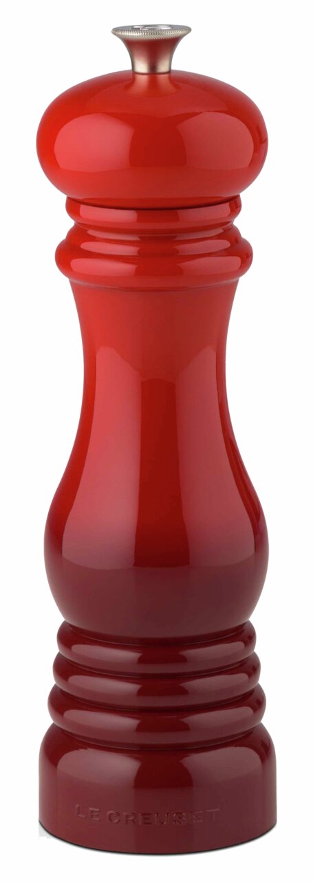 Kirschrote Salzmühle von Le Creuset, frontal abgebildet mit elegantem Design und glänzender Oberfläche.