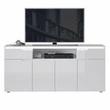 Weißes TV-Sideboard mit Hochglanzoberfläche, drei Türen und einem offenen Fach, darauf steht ein großer Flachbildfernseher. Frontalansicht.