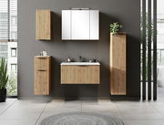 Modernes Waschtisch-Set 80 cm mit Holzoptik, bestehend aus einem Waschbecken mit Unterschrank, zwei hohen Schränken und einem Spiegel, frontal betrachtet.