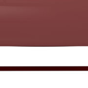 Nahaufnahme einer Sonnenliege in Rot aus seitlicher Perspektive