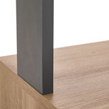 Nahaufnahme eines Regals mit Holzoptik und dunklem Metallrahmen, seitliche Perspektive.