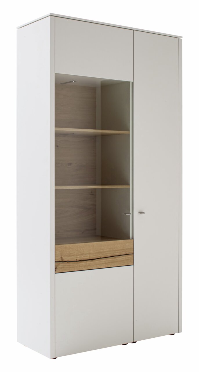 Moderne Vitrine mit weißem Korpus und Holzelementen, frontal betrachtet.
