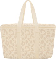 Beige Kühltasche mit Leopardenmuster, Reißverschluss und zwei Tragehenkeln, Frontansicht vor weißem Hintergrund