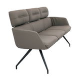 Moderne Sitzbank in Taupe mit hoher Rückenlehne und schwarzen Metallbeinen, seitliche Perspektive