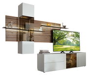 Moderne Wandkombination YONNA mit Holzpaneelen, Glasvitrine und TV-Schrank, seitliche Perspektive.
