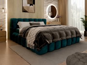 Polsterbettgestell in einem modernen Schlafzimmer, seitliche Perspektive, mit grünem Samtbezug und gemütlicher Bettwäsche.