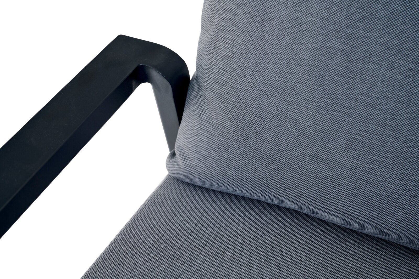 Siena Garden Comfort Plus Stapelsessel VALENCIA Nahaufnahme eines grauen Comfort Plus Stapelsessels mit schwarzer Armlehne, von oben betrachtet.