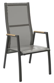 Moderner Gartensessel mit Metallrahmen und Holzarmlehnen, seitliche Perspektive