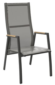 Moderner Gartensessel mit Metallrahmen und Holzarmlehnen, seitliche Perspektive