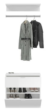 Garderobenkombination in Weiß mit Kleiderstange, zwei hängenden Jacken und Schuhregal, frontal betrachtet.