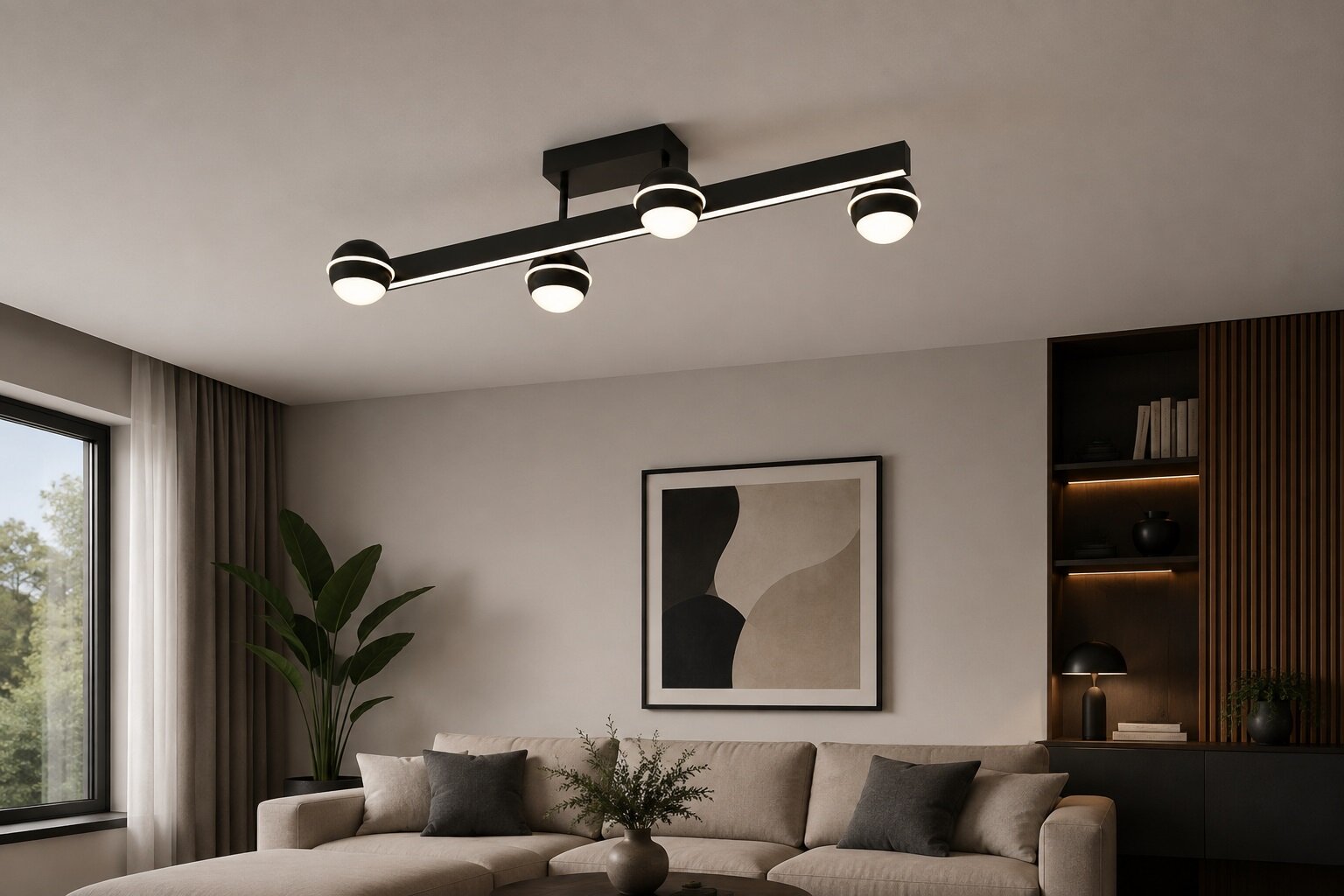 Zwarte moderne plafondlamp met vier ronde lichtkoppen en geïntegreerde ledlijn, vanuit schuin onderaanzicht in een stijlvolle woonkamer