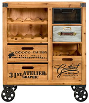 Rustikaler Bar- und Servierwagen aus Holz mit mehreren Fächern und Schubladen, auf Rollen, Frontalansicht.