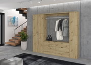 Moderne Kommode aus Holz mit Kleiderstange und Schubladen, frontal fotografiert in einem stilvollen Wohnraum.