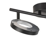 Nahaufnahme eines schwarzen LED-Strahlers mit modernem Design, seitliche Perspektive