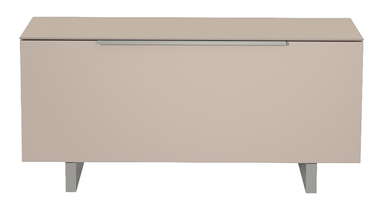 Frontansicht eines modernen, beigen TV-Lowboards mit Metallgriffen und schlichten Füßen.