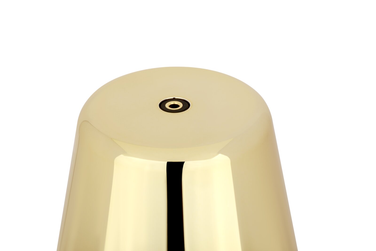 Close-up van de bovenkant van een gouden tafellamp op accu met een knop in het midden.