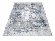 Teppich Vision Yama in Blau- und Grautönen, Größe ca. 160x230cm, aus schräger Perspektive fotografiert