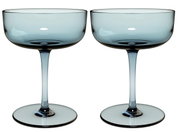 Zwei elegante Sektschalen aus Glas in Frontalansicht, ideal für Desserts oder Sekt.