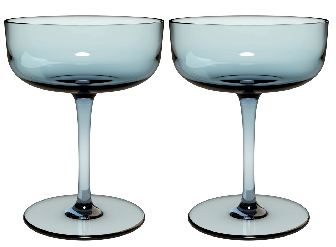 Zwei elegante Sektschalen aus Glas in Frontalansicht, ideal für Desserts oder Sekt.