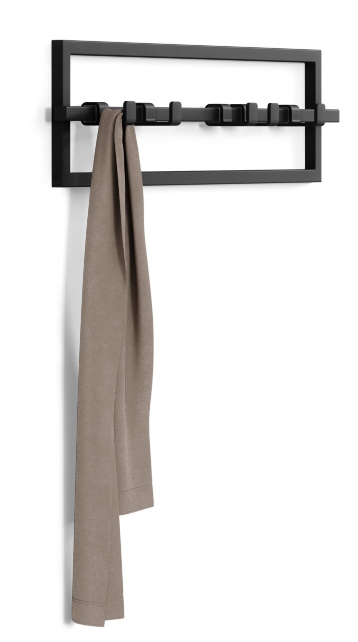 Zwarte wandkapstok met meerdere haken, waaraan een beige sjaal hangt, zijaanzicht