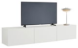 Weißes TV-Hängelowboard mit einem Fernseher und einer modernen Tischlampe, frontale Perspektive