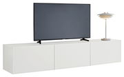 Weißes TV-Hängelowboard mit einem Fernseher und einer modernen Tischlampe, frontale Perspektive