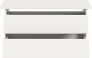 Weiße, minimalistische Kommode mit zwei geöffneten Schubladen, frontale Ansicht mit leicht erhöhter Perspektive auf neutralem Hintergrund.