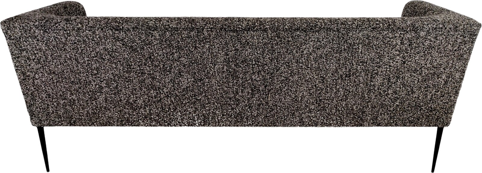 Rückansicht eines modernen 2-Sitzer-Sofas mit grau meliertem Bouclé-Bezug, gerader Rückenlehne und schlanken schwarzen Metallbeinen, freigestellt auf weißem Hintergrund